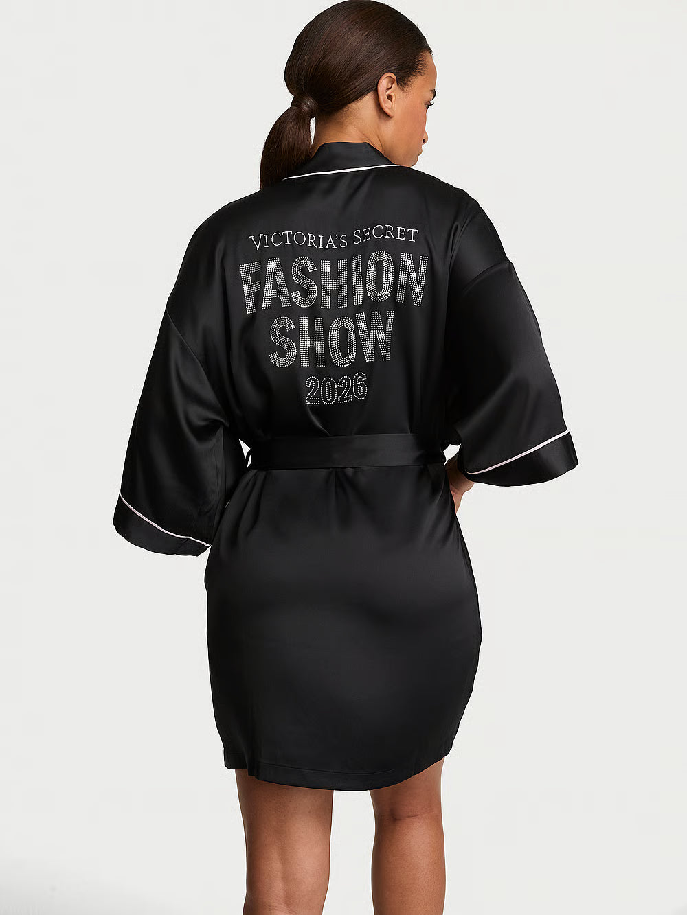 Signature Satin Short Piped Robe Fashion Show 2026 – Sloppur