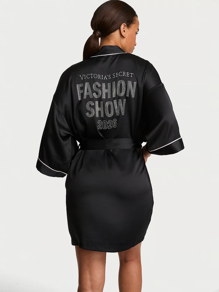 Signature Satin Short Piped Robe Fashion Show 2026 – Sloppur