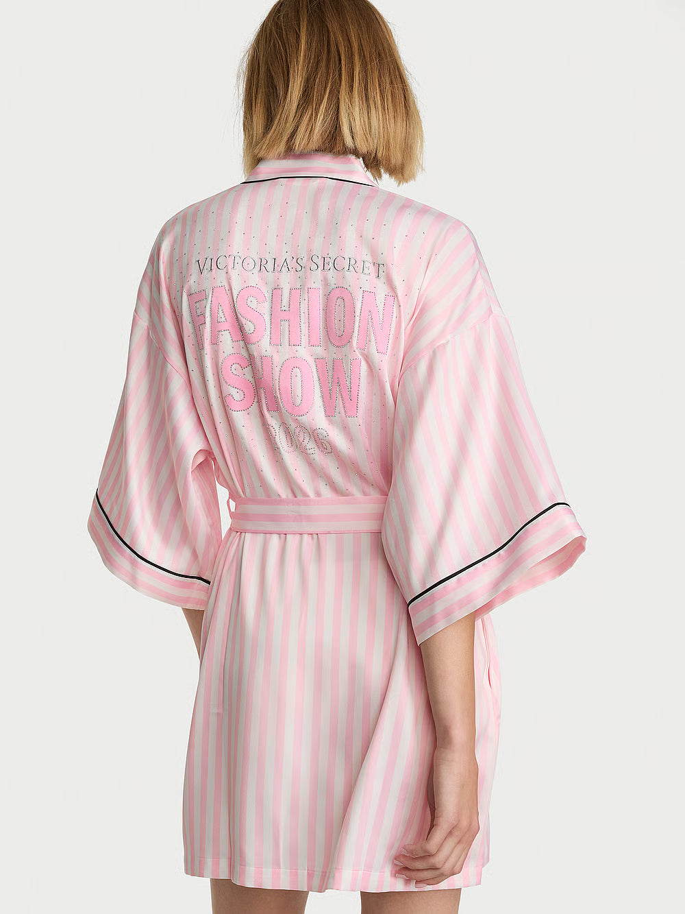Signature Satin Short Piped Robe Fashion Show 2026 – Sloppur