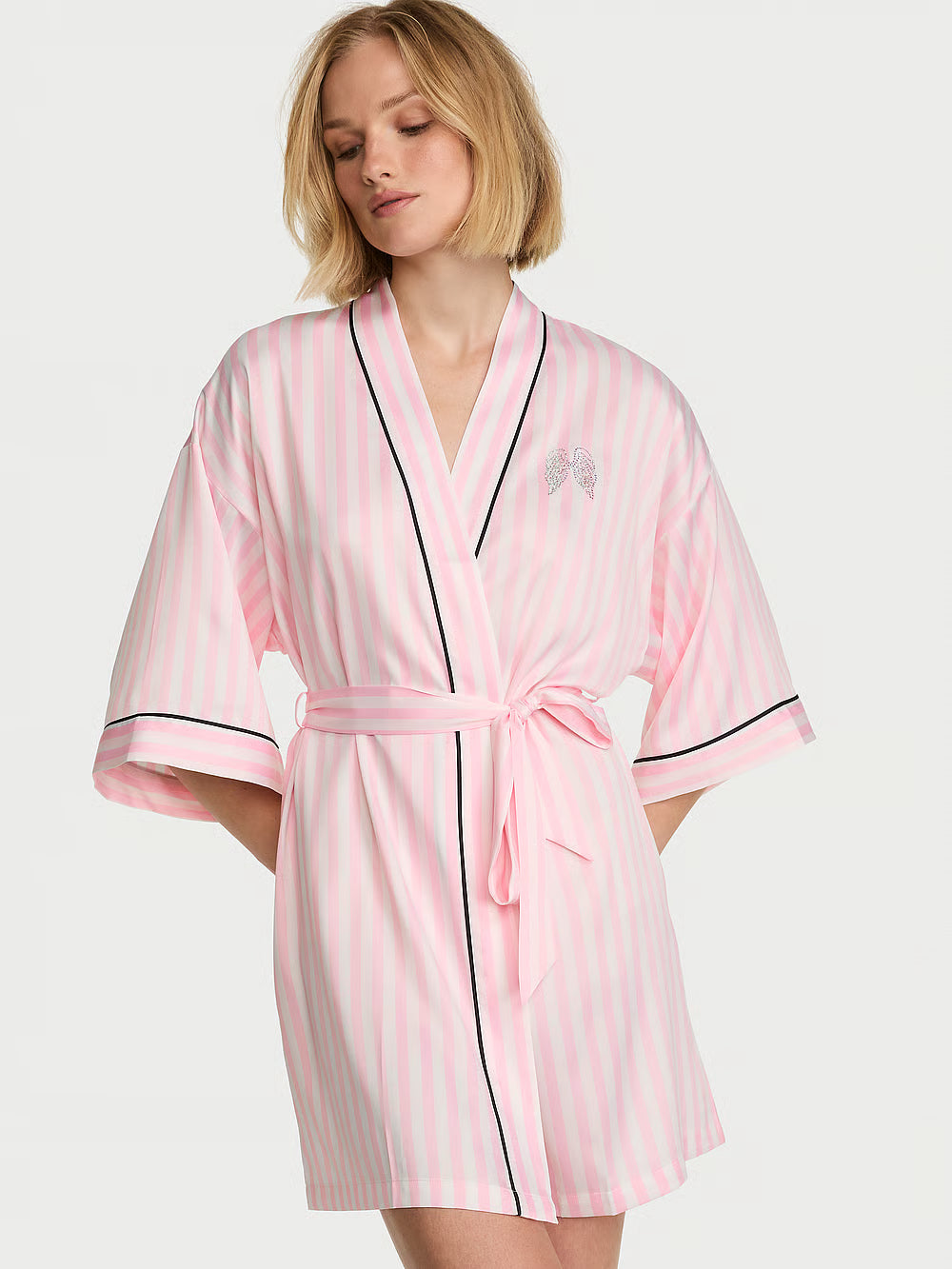 Signature Satin Short Piped Robe Fashion Show 2026 – Sloppur